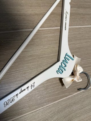 Percha madera personalizada eventos.