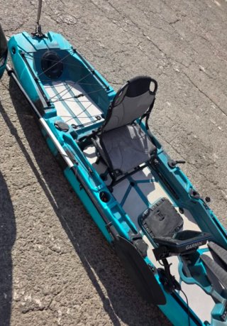 Kayak de pesca Shark con pedales