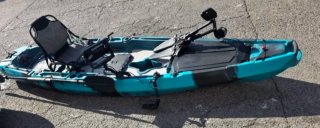 Kayak de pesca Shark con pedales