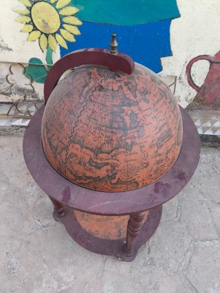 BOTELLERO GLOBO TERRÁQUEO