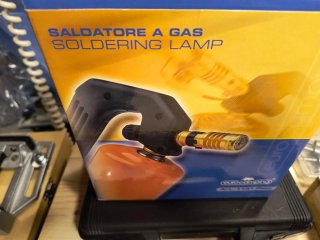 Saldatore a gas con accensione piezo