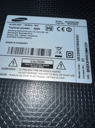 Televisor Samsung 32 con soporte.