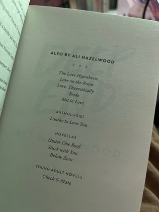 Libro de ali hazelwood (deep end) en ingles