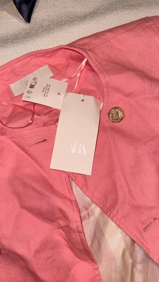 Chaqueta corta Zara rosa botones dorados