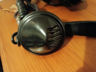 Teléfono antiguo retro negro