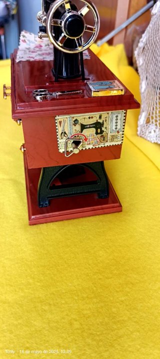 Caja Musical Máquina Coser Vintage