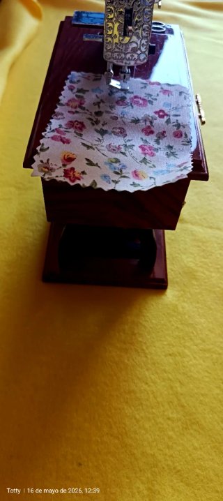 Caja Musical Máquina Coser Vintage