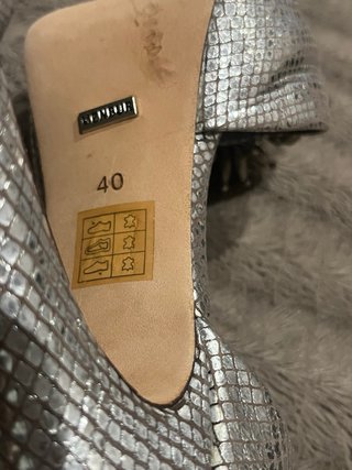 Zapatos de tacón Menbur plateados