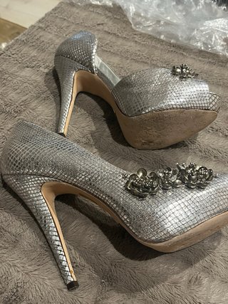 Zapatos de tacón Menbur plateados