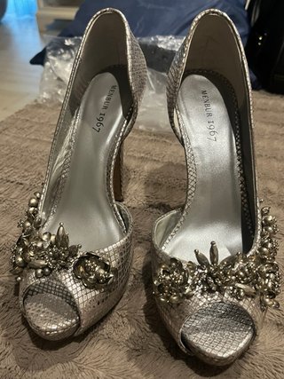 Zapatos de tacón Menbur plateados
