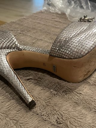 Zapatos de tacón Menbur plateados