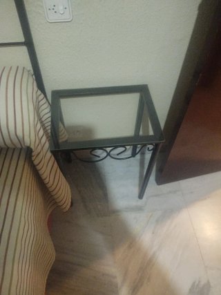 Espejo decorativo con mesita y cabecero forja .