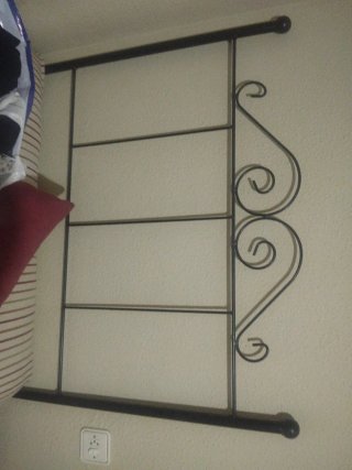 Espejo decorativo con mesita y cabecero forja .