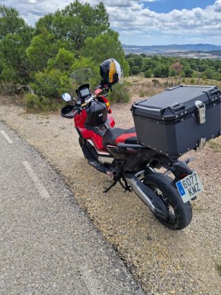 Honda X-ADV 750 Negra y Roja año 2018 14500km