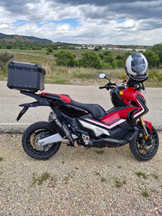 Honda X-ADV 750 Negra y Roja año 2018 14500km