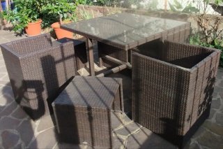 Tavolo rattan con 8 sedute e piano in vetro