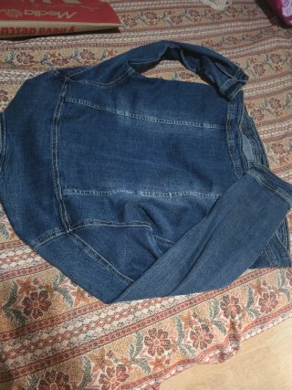 Chaqueta vaquera con pedrería