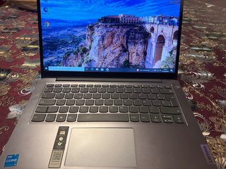 Ordenador portátil Lenovo gris