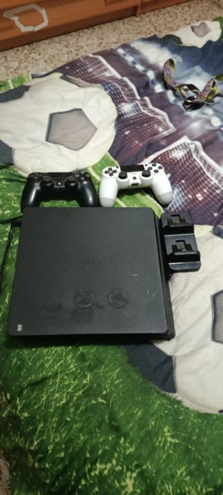 PS4 Slim + 2 Mandos + Cargador Doble