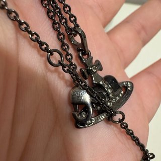 Collar Vivienne Westwood Orb Negro y Plata