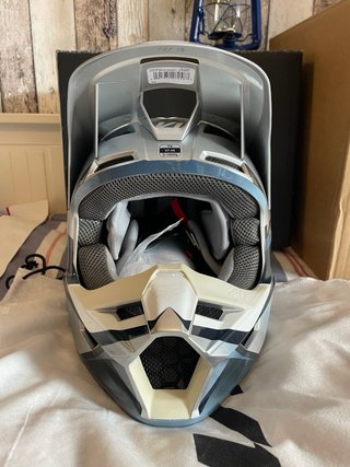 Casco Fox V1