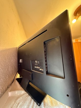 Televisión LG Negra y Plateada 43 pulgadas