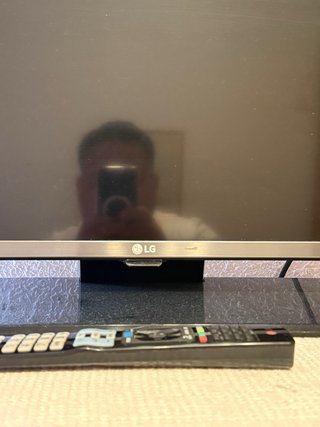 Televisión LG Negra y Plateada 43 pulgadas