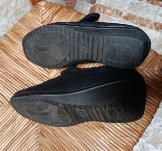 Zapatos negros cómodos ideales para traje regional