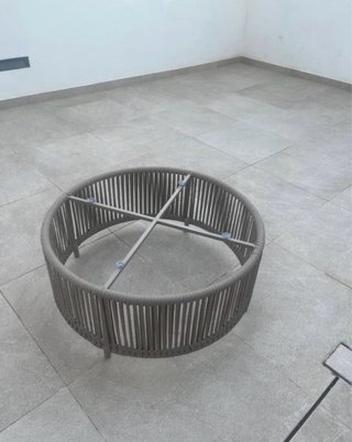 Mesa de jardín redonda gris
