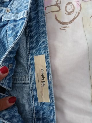 Pantalón vaquero largo con bordado