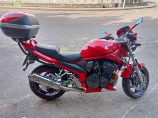 Suzuki GSF Bandit - Moto Deportiva Roja