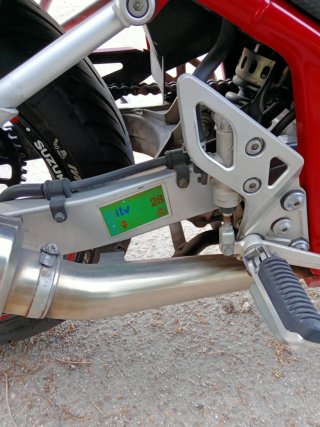 Suzuki GSF Bandit - Moto Deportiva Roja