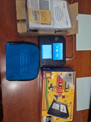 Console Nintendo 2DS Nera e Blu
