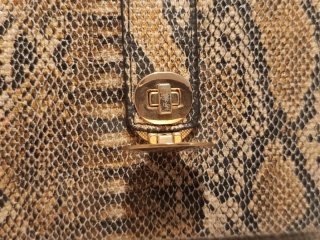 Bolso rígido efecto serpiente Tantrend