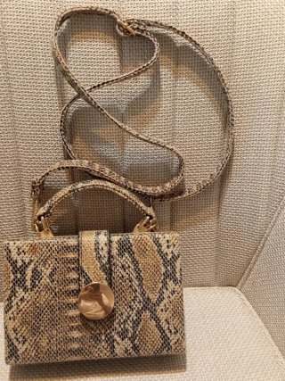 Bolso rígido efecto serpiente Tantrend