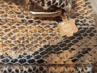 Bolso rígido efecto serpiente Tantrend
