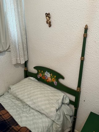 (LIQUIDACIÓN) Conjunto 2 camas verdes y mesilla