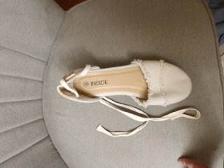 Sandalias beige con cordones