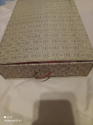 Mantón de Manila bordado negro y rojo