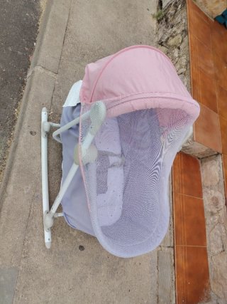 Minicuna Kinderkraft con capota rosa