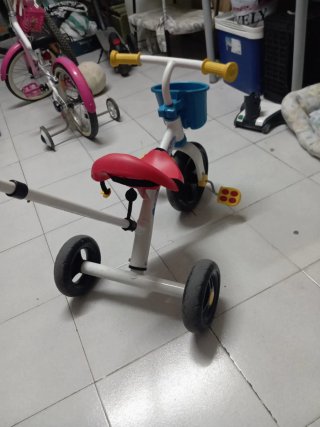 Triciclo infantil con cesta y pedales