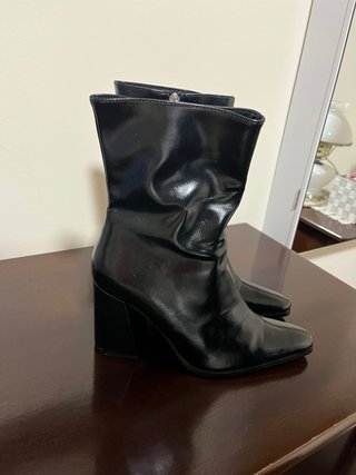 Botas tacón punta negra