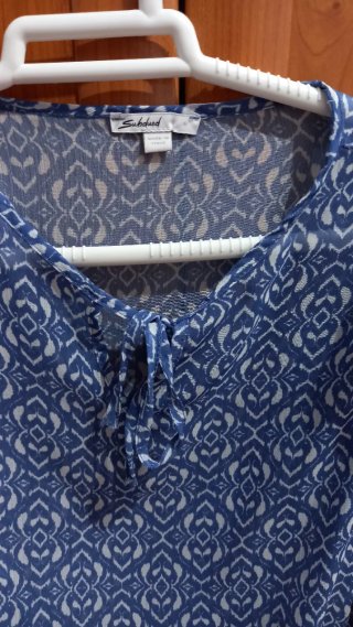 Blusa Sfera azul y blanca estampada