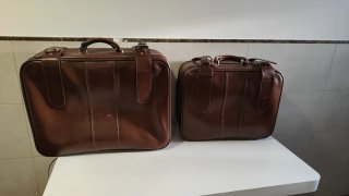 Maletas vintage de cuero marrón.