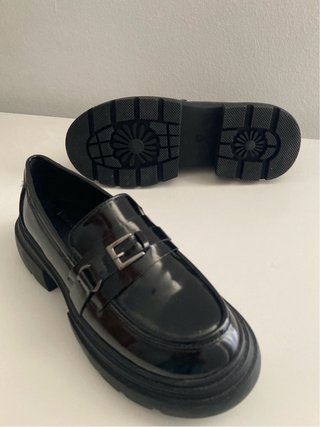 Mocasines charolados Pimkie negros