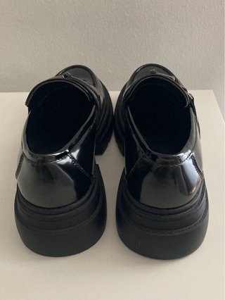 Mocasines charolados Pimkie negros