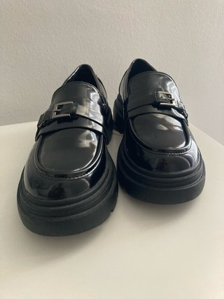 Mocasines charolados Pimkie negros