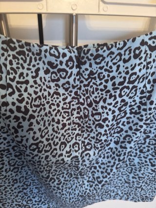 Falda corta estampado leopardo azul