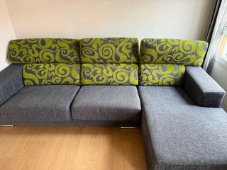 Sofá chaise longue 3 plazas gris y verde