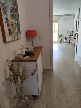 Mueble Ikea Besta, con patas y tablero